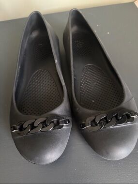 Crocs Women’s Black Chain‑Accent Ballet Flats – Size 9W (Used)